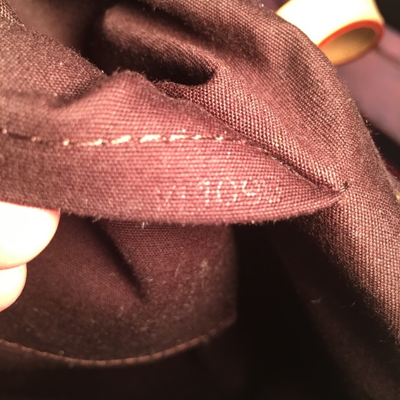 Louis Vuitton Bellevue PM in Amarante NEW - Picture 8 of 8